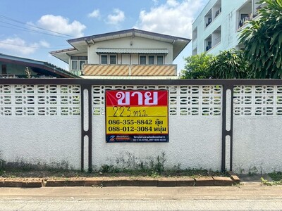 ขายที่ดิน  223 ตารางวา  พร้อมสิ่งปลูกสร้าง  ซอยบางกระดี่ 1 แยก2 