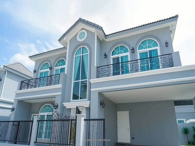 บ้านคฤหาสน์หรูศรีราชา Happiness Home Siracha