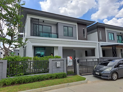 บ้านแฝด แกรนด์ บริทาเนีย ราชพฤกษ์-พระราม 5 ถนนนครอินทร์ ตำบลบางขนุน อำเภอบางกรวย นนทบุรี 