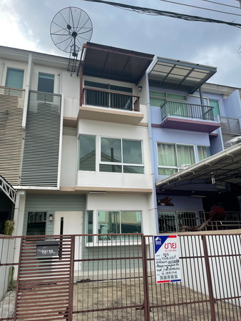 ทาวน์โฮม 3 ชั้น ม.บ้านใหม่ ซอยคู้บอน 28 ถนนรามอินทรา แขวงรามอินทรา เขตคันนายาว  กรุงเทพมหานคร  
