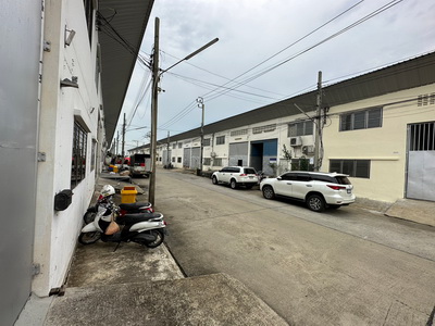 ขายที่ดินพร้อมโกดังให้เช่า ติดถนน 345 ตำบลบางตะไนย์ อำเภอปากเกร็ด จังหวัดนนทบุรี เนื้อที่ 11-3-56 ไร่