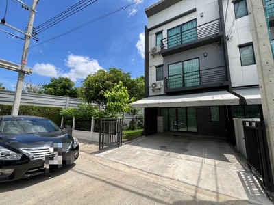 ขายถูกมาก ทาวน์เฮ้าส์ 3 ชั้น  บ้านกลางเมือง ราชพฤกษ์-รัตนาธิเบศร์ (ติดMRT สถานีบางรักใหญ่) เนื้อที่ 41.6 ตร.วา 