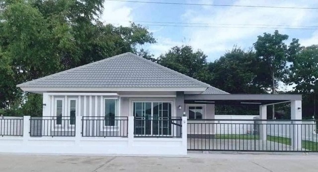 ขายบ้านสร้างใหม่ บ้านสั่งสร้าง บ้านชั้นเดียว 3 นอน 2 น้ำ โรงจอดรถยนต์ 2 คัน ย่านบ่อสร้าง สันกำแพง 