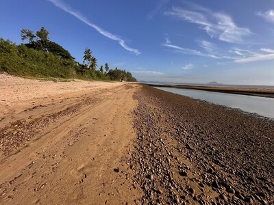 ซื้อเก็บยิ้มรับทรัพย์เฮง ที่ดินติดถนนหลวง ใกล้หาดบางเบิด  ไร่ล่ะ 