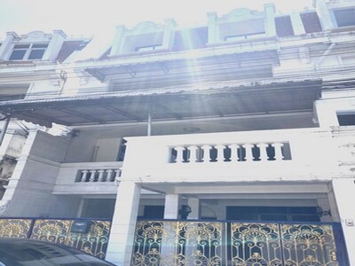 ให้เช่าทาวน์เฮ้าส์  ใกล้  จุดขึ้น-ลง ทางด่วนสาธุประดิษฐ์ บ้านร่มส