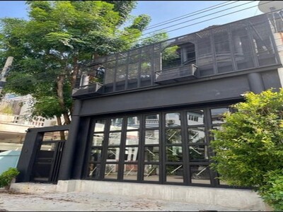 ให้เช่าโฮมออฟฟิศ 3 ชั้นหลังมุม 400 ตรม. ทาวน์อินทาวน์ ใกล้เลียบด่