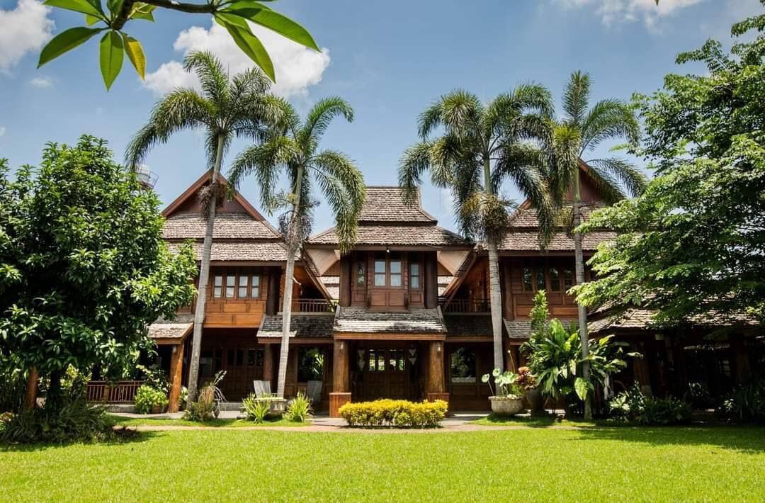 5 : The luxurious teak resort for sale in Chaing Mai near Maya shopping mall