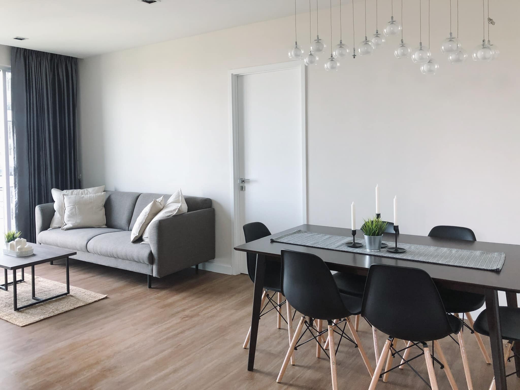 11 : Fully-furnished at The room Sathorn Taksin near BTS Pho Nimit