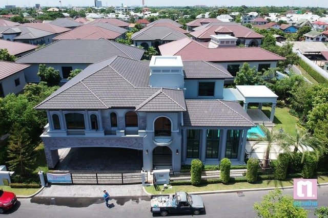 ขายบ้านหรู The Grand ปิ่นเกล้า Alpina ติดถนนบรมราชชนี  225.80ตรว.  695 ตรม.  4 นอน สระว่ายน้ำส่วนตัว