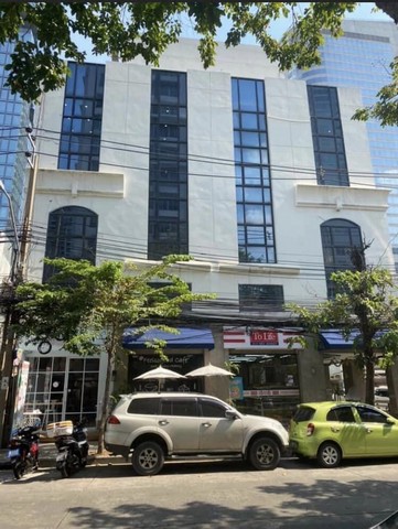  ให้เช่าอาคารพาณิชย์1ชั้น1คูหา ริมถนนซอยสาทร10  สีลม9 ใกล้BTSเซนหลุยส์