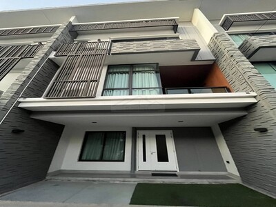 ให้เช่าทาวน์โฮม 3 ชั้น 191 ตรม. เพล็กซ์ เรสซิเดนซ์ นวมินทร์ 111 