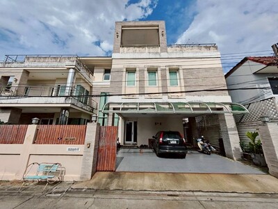 ขายด่วนบ้าน 3 ชั้น เรวดี 24 ติวานนท์ 