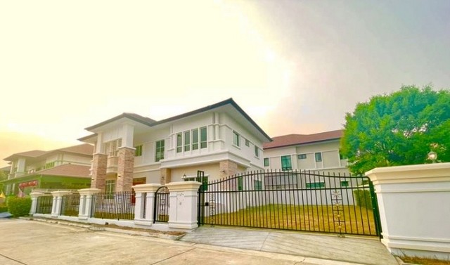 บ้าน หมู๋บ้านดิแอลลิแกรนด์ พื้นที่ 116 ตร.วา  16500000 บ. โครตถูก  บ้านสภาพใหม่  กว้างขวาง