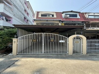 ให้เช่าทาวน์เฮ้าส์ 3 ชั้น ซอยลาดพร้าว 64 เดินทางสะดวกใกล้เลียบด่ว