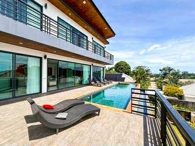 วิลล่า 3 ชั้น 4นอน 5 น้ำ วิวสระว่ายน้ำ สุดหรู่ พร้อมเฟอร์ครบ เกาะ