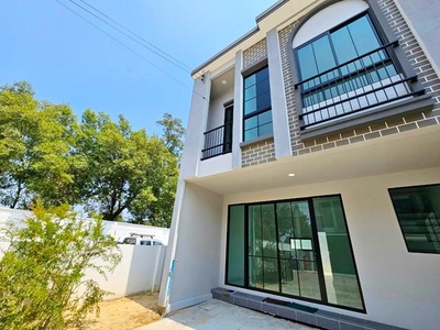 ตลาดประชาอุทิศ90 คฤหาสน์ ให้เช่า 2 ชั้นหลังมุม 25ตร.วา. 200ตร.ม. 