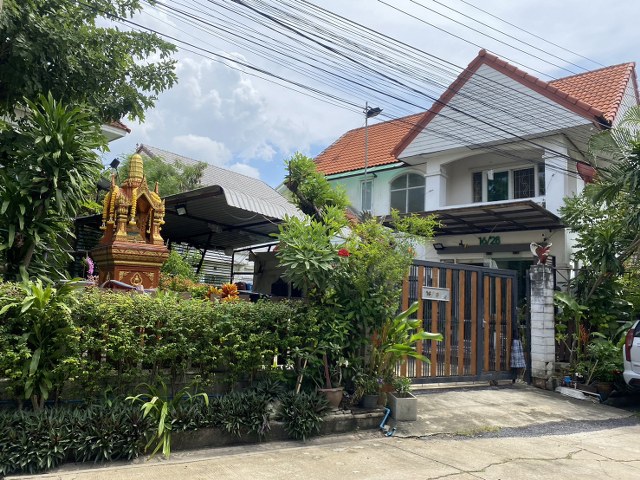 ขายบ้านเดี่ยว  ม.เศรษฐพงศ์ เนื้อที่ 65 ตรว. เดินทางสะดวก ใกล้ถนนกาญจนาภิเษกและใกล้รถไฟฟ้า สายสีม่วง สถานีคลองบางไผ่   บางบัวทอง จังหวัดนนทบุรี