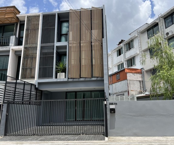 ขายทาวน์โฮม]3 ชั้น(หลังมุม) รีโนเวทใหม่ The Willow Town Home รามอินทรา 