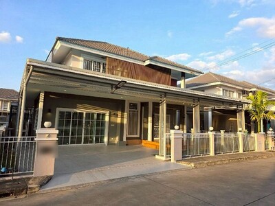 ให้เช่าบ้านเดี่ยว ทำเลดี สภาพใหม่ ต่อเติมครบ ในโครงการสารภี 