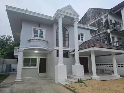 ให้เช่าบ้าน 2 ชั้น 100 ตร.ว. ย่านรามคำแหง68 ใกล้เดอะมอลล์ บางกะปิ