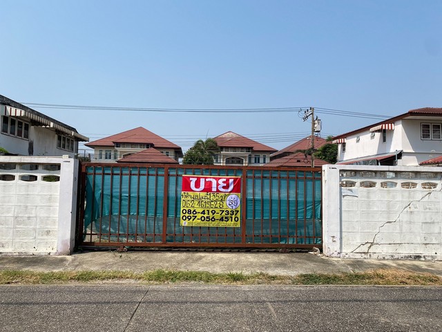 ขายที่ดินสวยซอยลาดพร้าว 113  ถมแล้ว เนื้อที่ 135 ตรว. ติดถนน2ด้าน  ZY117