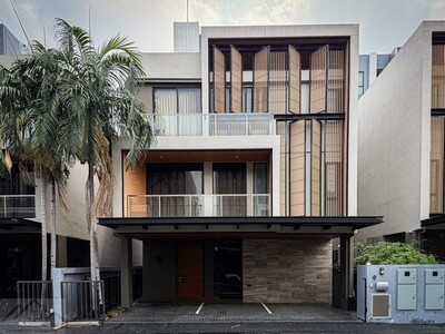 ขายบ้านเดี่ยว 3 ชั้น หมู่บ้านโมทีค แจ้งวัฒนะ ซอย10 เพดานสูง พร้อม