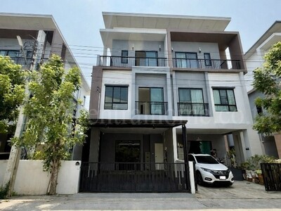 บ้านแฝด 3 ชั้น ธนาคลัสเตอร์ เวสต์เกต บางใหญ่ ราคาถูกที่สุดในโครงก