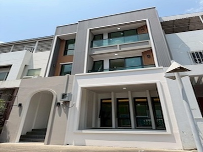 BS1040 ขายทาวน์โฮมหรู 4.5 ชั้น พร้อมลิฟต์ส่วนตัว