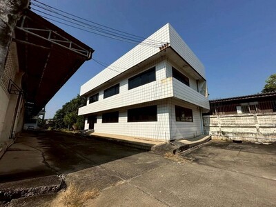 ขายที่ดินพร้อมสิ่งปลูกสร้าง อาคารสำนักงาน 2 หลัง  ในซอยเพชรเกษม 4