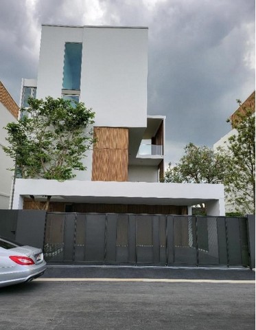 ให้เช่าบ้านเดี่ยว3 ชั้น  VIVE พระราม 9  ขนาด 76 ตรว 324ตรม มี 3 ห้องนอน 4 ห้องน้ำ 