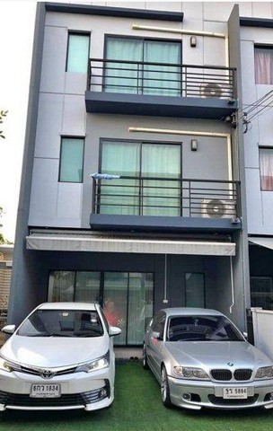 ให้เช่าทาวน์โฮม 3 ชั้น บ้านกลางเมืองพระรามเก้า-อ่อนนุช  Fully Furnished เลี้ยงสัตว์ได้