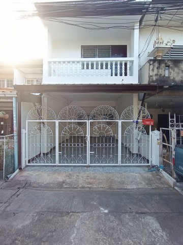 ทาวน์มือสองนนทบุรี 2 ชั้น ทำเลโซนเมือง ซอยเรวดี 48 ตกแต่งพร้อมเข้าอยู่  