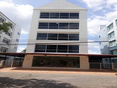ให้เช่าอาคารพาณิชย์ 6 ชั้น มีลิฟท์ทำเลดีย่านซอยนวลจันทร์