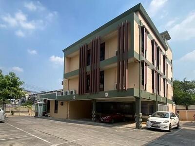 ให้เช่าอาคารสำนักงาน 3 ชั้น 728 ตรม. ถ.โกสุมร่วมใจ ซอยประชาอุทิศ 