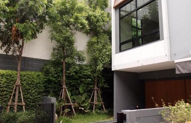 ให้เช่าทาวน์โฮม3.5ชั้น หลังมุม Arden Pattanakarn พัฒนาการ20 ย่านพัฒนาการ  ใกล้ทางด่วนพัฒนาการ ใกล้ทองหล่อ