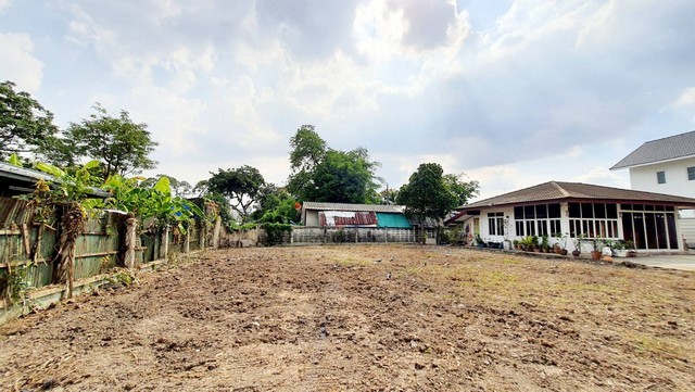 ที่ดินเปล่าถมแล้ว ซ.ลาดพร้าว 122 แยก 9 : 101 ตร.วา, กว้าง 15.5 ม. ลึก 25.5 ม. 