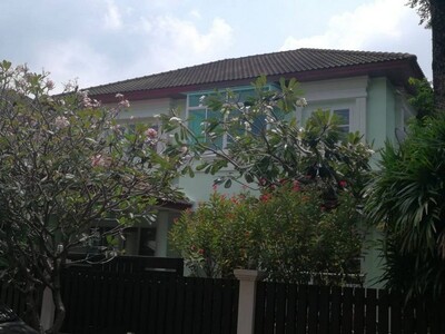 3 ห้องนอน 3 ห้องน้ำ แอร์ 5 ตัวพร้อมเฟอร์นิเจอร์  รามคำแหง 164 