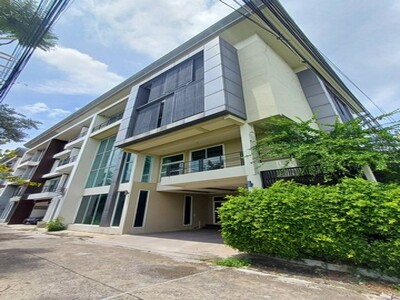 ขายโฮมออฟฟิต4ชั้นห้องมุม600 ตร.ม.ย่านรามอินทราใกล้แฟชั่นไอแลนส์