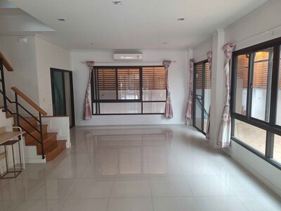 P1100 ให้เช่า บ้านแฝด โครงการ ศุภาลัย เอสเซ้นส์ ลาดพร้าว ลาดพร้าว