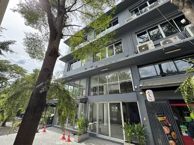ให้เช่าโฮมออฟฟิศ 4 ชั้น ติดถนนประดิษฐ์มนูธรรม ใกล้โรงแรมทาวน์อินท