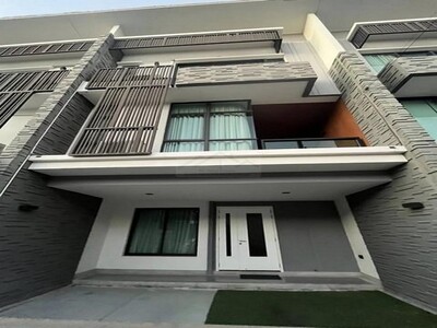 ให้เช่าทาวน์โฮม 3 ชั้น โครงการ เพล็กซ์ เรสซิเดนซ์ ซอยนวมินทร์111 