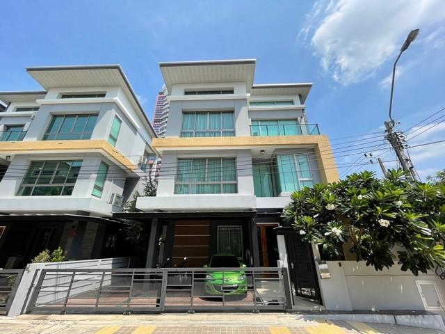 ขายบ้านเดี่ยว 3 ชั้น โครงการ เย็นสบายดี รัชดา30 ซอยรัชดาภิเษก 30 ใกล้ MRT ลาดพร้าว เพดานสูงโปร่งสบาย