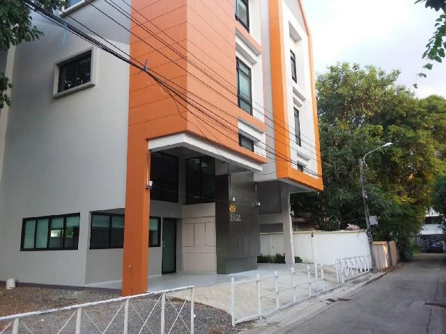 ให้เช่าอาคาร 4 ชั้น 600 ตรม. รัชดา วงศ์สว่าง 37 ใกล้ทางด่วน มีที่จอดรถ 10 คัน ใกล้เซ็นทรัลวงศ์สว่าง