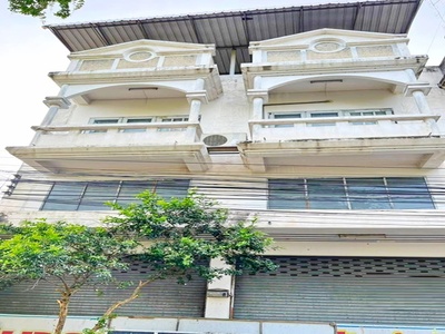 อาคารพาณิชย์ 4 ชั้น 2 สนามบินลำปาง 1.15กม.  ที่ดินใหญ่มาก 125ตรว.