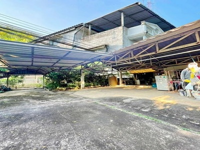 ที่ดินใหญ่ 126ตรว. เซ็นทรัล สนามบินลำปาง1กม. อาคาร 4ชั้น 2คูหา 