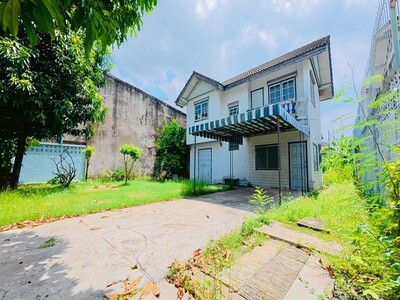 ขายบ้านพร้อมที่ดิน ทำเลทอง ใกล้ห้างเซ็นทรัล ศรีราชา ชลบุรี 