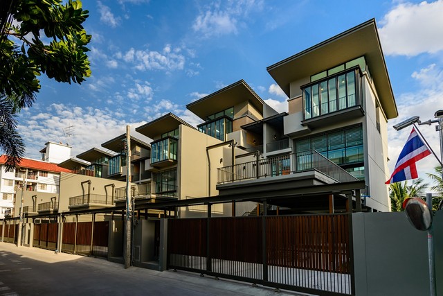 HS651ขายบ้านเดี่ยว หลังมุม โครงการเซนโทร สะพานมหาเจษฎาบดินทร์ฯ 2 ซอยไทรม้า 18 นนทบุรี เดินทางสะดวก