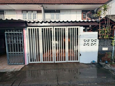 ขายทาวน์เฮ้าส์ 2 ชั้น  16 ตารางวา  หมู่บ้านร่มไทร ถ.ประเสริฐมนูกิ