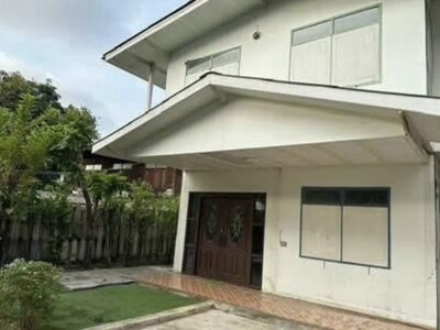 ให้เช่าบ้าเดี่ยวถ.สุขุมวิท66/1มี3นอน2น้ำจดทะเบียนบริษัทได้เช่า250