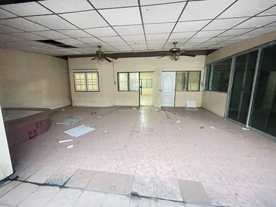 ขายทาวน์เฮ้าส์ชั้นเดียว 2 หลังตีทะลุ หมู่บ้านรัชธานี ลาดพร้าว101แ